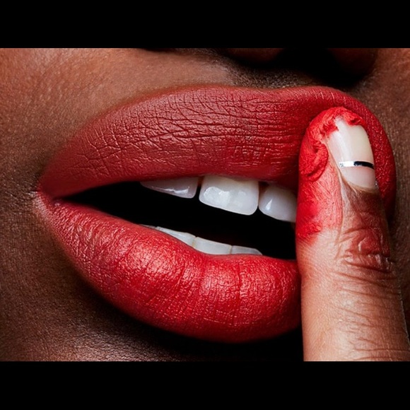 MAC- RETRO MATTE LIPSTICK   DANGEROUS- Orangey red matte(702) - Picture 3 of 5